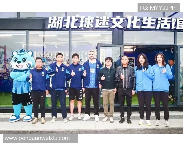 武汉篮球队耐力变革引发热议球迷期待新赛季的精彩表现与突破